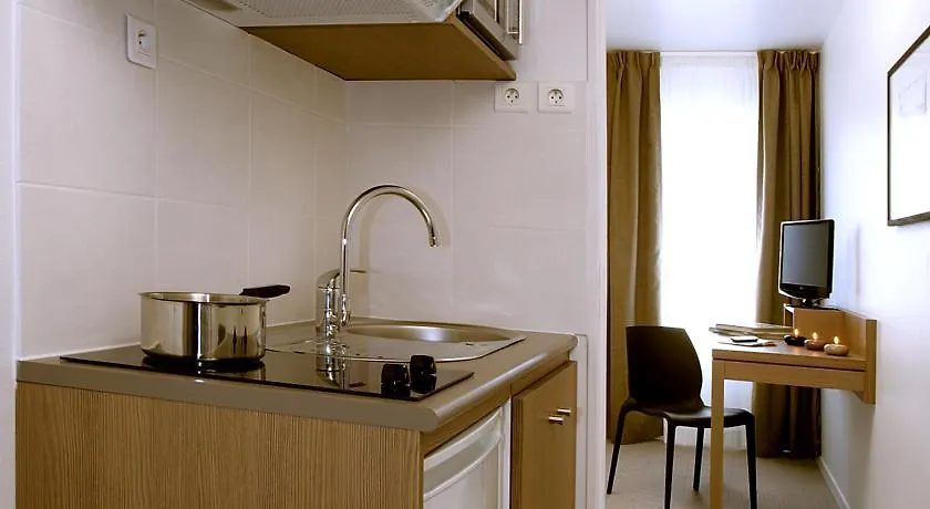 Terres De France - Appart'Hotel Quimper Bretagne Апарт-отель