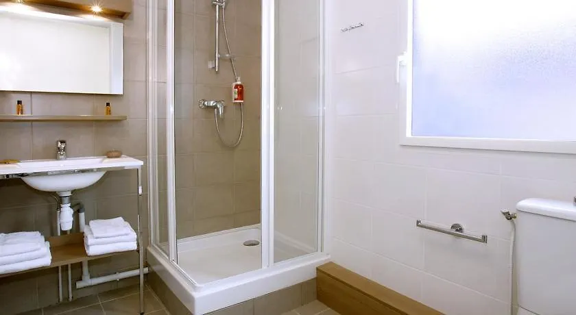 Terres De France - Appart'Hotel Quimper Bretagne
