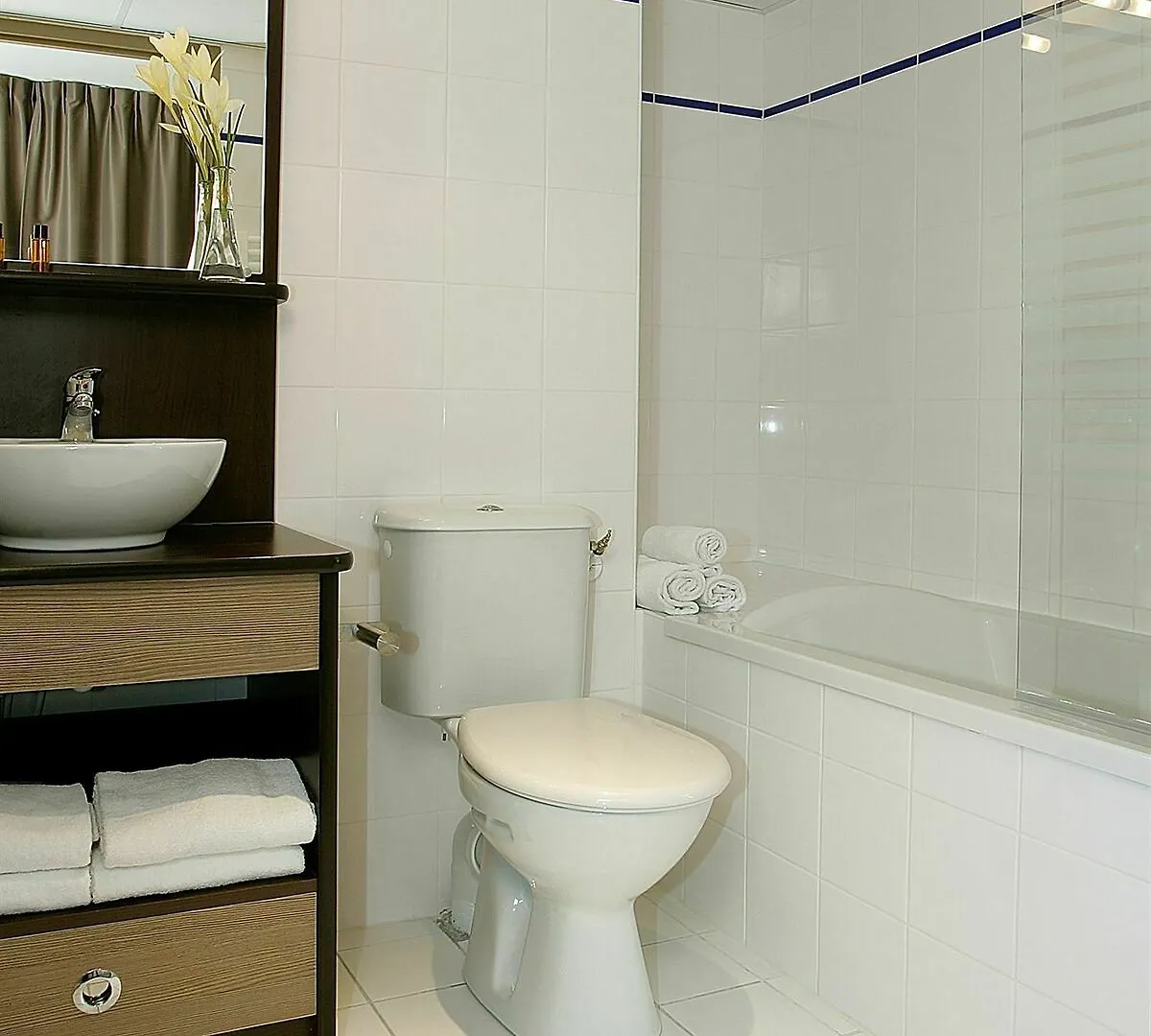 Terres De France - Appart'Hotel Quimper Bretagne France